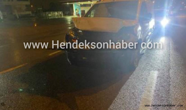 Hendek D-100 Karayolu Köprübaşı mevkiinde 4 aracın karıştığı zincirleme kaza