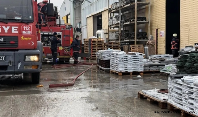 Söğütlü OSB'de fabrika yangını: 4 yaralı