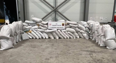 Hendek’te Durdurulan tırdan 2 buçuk milyon TL'lik kaçak tütün çıktı