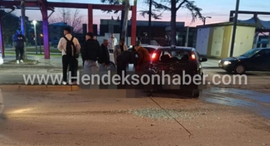 Otomobilin çarptığı motosikletli hastanelik oldu