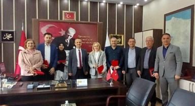 HENDEK’TE YAZAR VE ŞAİRLERE PLAKET!