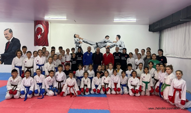 Kulüp Başkanı Özel Karatecileri Altınla Ödüllendirdi.