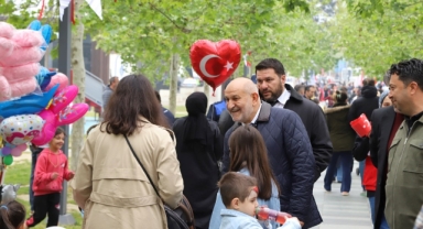 HENDEK’TE 23 NİSAN’A ÖZEL İLKLERLE DOLU ÇOCUK ŞENLİĞİ DÜZENLENDİ