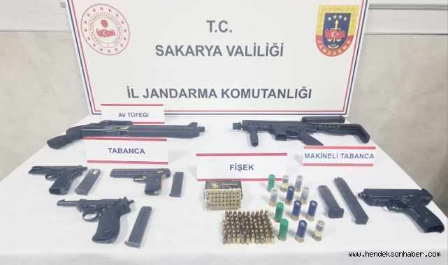 Şok operasyon! Vitrin arkasında gizli oda ve silahlar çıktı