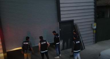 Fabrikaya Polis Baskını! 8 milyon TL değerinde makaron ele geçirildi