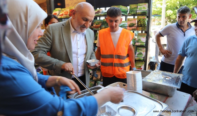 BAŞKAN İRFAN PÜSKÜLLÜ'DEN VATANDAŞLARA AŞURE İKRAMI