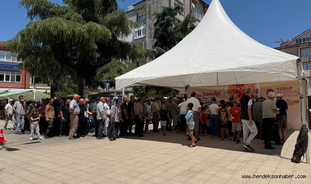 Binlerce kişi aşureyi tattı, hem diller hem de gönüller lezzet buldu