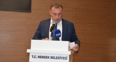 Hendekspor'da Başkan Sadettin Meraklı ve Ekibi Görev Dağılımı İçin Toplanıyor
