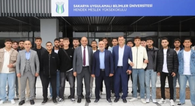 ​BAŞKAN PÜSKÜLLÜ'DEN YENİ MYO'NUN İLK ÖĞRENCİLERİNE MORAL ZİYARETİ!