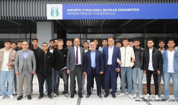 ​BAŞKAN PÜSKÜLLÜ'DEN YENİ MYO'NUN İLK ÖĞRENCİLERİNE MORAL ZİYARETİ!