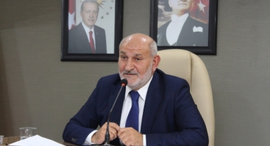 Hendek Belediye Meclisi'nde Ağaç Tartışması: Başkan Püsküllü'den Siyasete Tepki