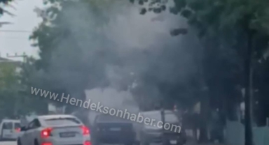 Hendek ​Rasimpaşa'da Otomobilden Dumanlar Yükseldi