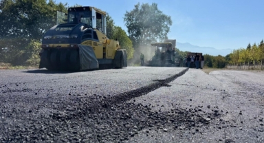 HENDEK’TE ULAŞIM AĞI GÜÇLENİYOR, HER MAHALLEDE EŞ ZAMANLI ÇALIŞMA