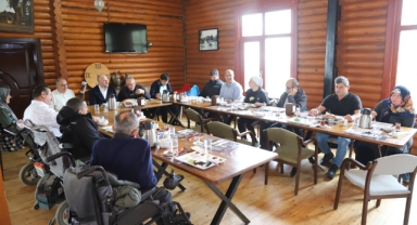 BEYAZ BASTON GÖRME ENGELLİLER FARKINDALIK GÜNÜNDE ANLAMLI BULUŞMA