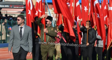 CUMHURİYETİN 102. YILI GURURU: HENDEK AY YILDIZLA PARLADI!