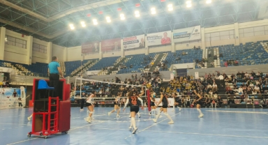 FIRTINA GİBİ SAKARYA! SULTANLAR EVİNDE RAKİBİNİ SÜPÜRDÜ: 3-0