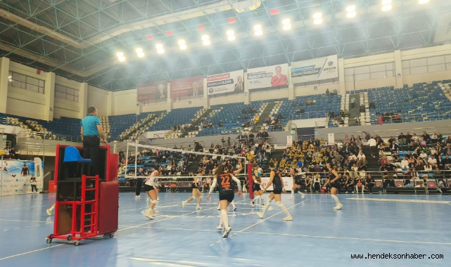 FIRTINA GİBİ SAKARYA! SULTANLAR EVİNDE RAKİBİNİ SÜPÜRDÜ: 3-0