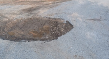 Hendek ​Bayraktepe'de Çökme Kazaya Davetiye Çıkarıyor! Vatandaş Çözüm Bekliyor 