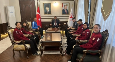 Hendek’in Karate Gururları Kaymakam Gökpınar’ı Ziyaret Etti