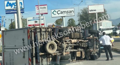 Hendek OSB'de Kaza: Kamyonet Yan Yattı!