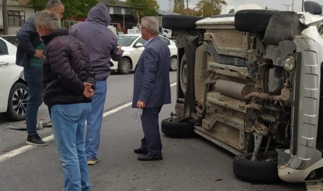Hendek'te Maddi Hasarlı Kaza: Bir Araç Yan Yattı!