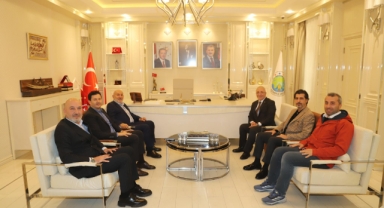 MÜSİAD heyetinden Hendek Belediye Başkanı İrfan Püsküllü’ye ziyaret