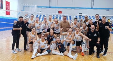 SAKARYA VOLEYBOL'DAN MÜTHİŞ BAŞLANGIÇ: 3'TE 3! 