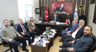 HENDEK BELEDİYESİ EKİPLERİNDEN ÖĞRETMENLER GÜNÜNDE ANLAMLI ZİYARET