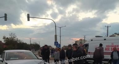 Hendek’te Ambulansla Otomobil Çarpıştı