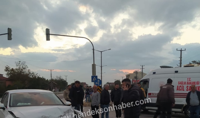 Hendek'te Ambulansla Otomobil Çarpıştı