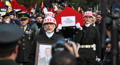 ​Sakarya Şehidini Uğurladı: Astsubay Karakuş Gözyaşlarıyla Son Yolculuğuna Uğurlandı