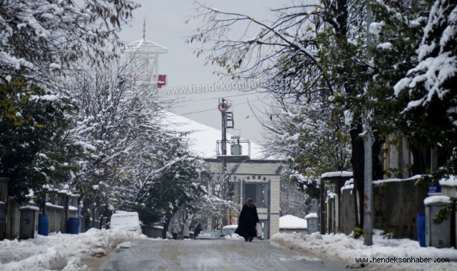 ​Dikkat! Yollar Buz Pistine Döndü ​Vatandaşlardan Acil Çağrı: "Tuzlama Şart!"