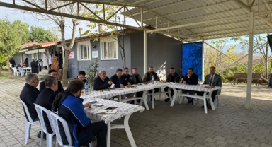 Hendek ​Çiftlik Mahallesinde Verimli Toplantı: Başkan ve Kaymakam, Halkı Dinledi