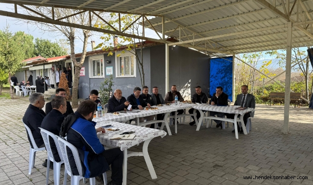 Hendek ​Çiftlik Mahallesinde Verimli Toplantı: Başkan ve Kaymakam, Halkı Dinledi