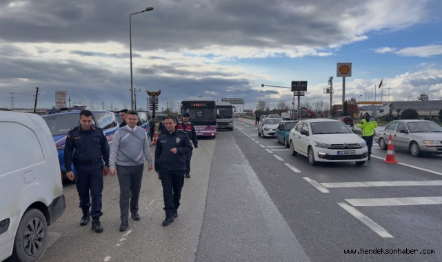 Hendek Kaymakamı Gökpınar'dan D-100 Karayolu Uygulama Noktasına Ziyaret