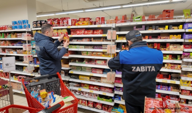 HENDEK’TE ZABITA EKİPLERİNDEN ZİNCİR MARKETLERE SIKI DENETİM