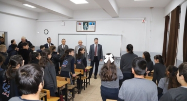​Hendek’te Karne Heyecanı: Kaymakam ve Başkandan Öğrencilere Anlamlı Ziyaret ​