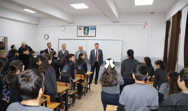 ​Hendek’te Karne Heyecanı: Kaymakam ve Başkandan Öğrencilere Anlamlı Ziyaret ​