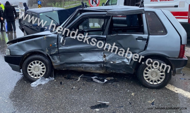 Hendek D-100’de : İki Araç Çarpıştı, 4 Yaralı!