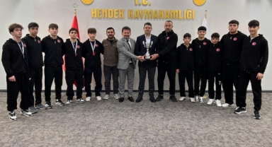 ​Hendek’in Altın Çocukları Kürsüde: Kaymakam Gökpınar’dan Şampiyonlara Tebrik