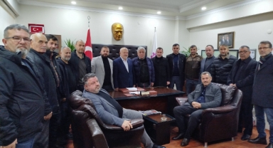 Hendek’te Dayanışma Zirvesi: Muhtarlardan Başkan Demirel’e Tebrik Ziyareti