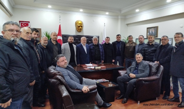 Hendek’te Dayanışma Zirvesi: Muhtarlardan Başkan Demirel’e Tebrik Ziyareti