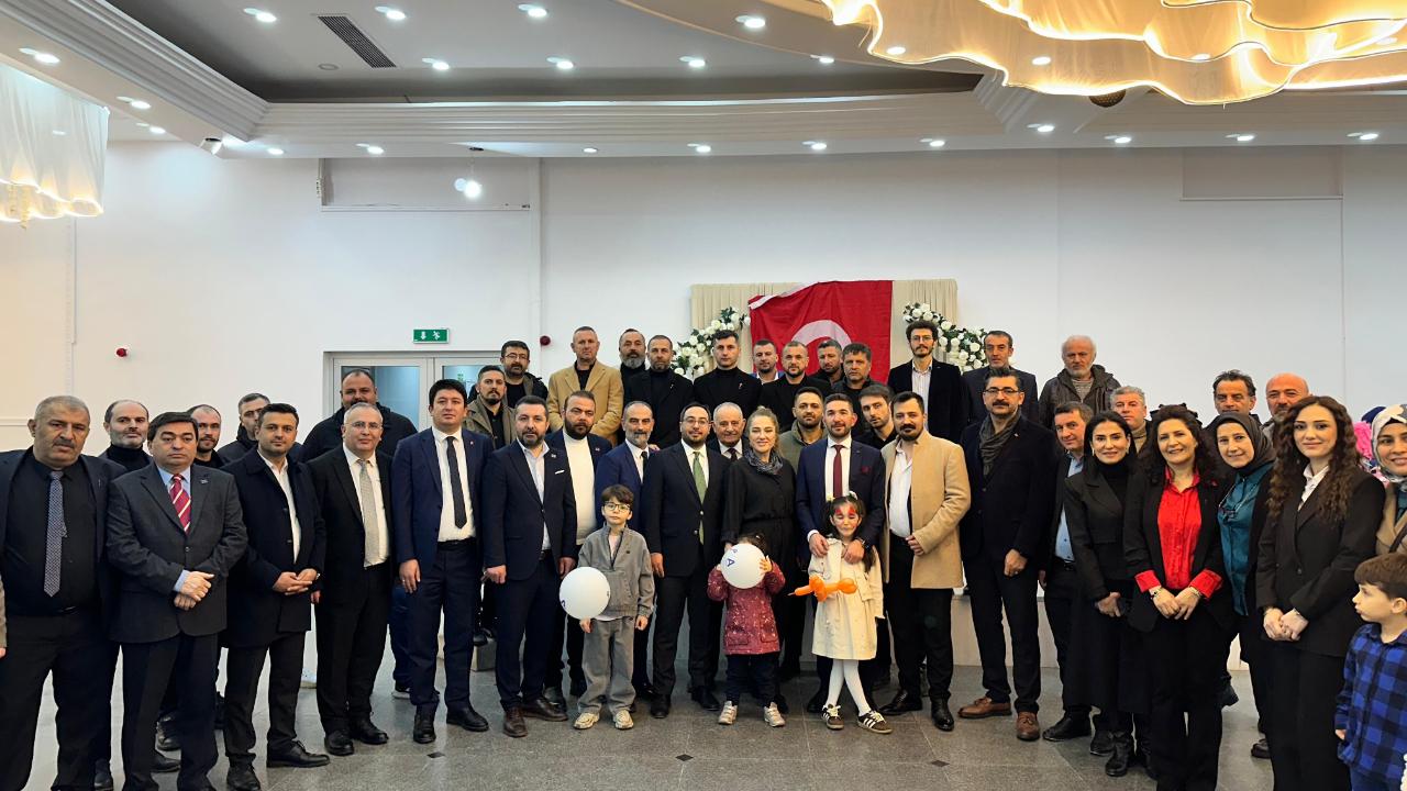 ANAHTAR PARTİ HENDEK’TE GÖVDE GÖSTERİSİ YAPTI!