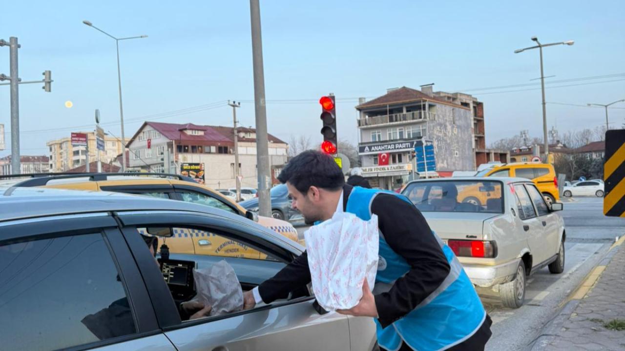 GENÇLER SAHADA: HENDEK’TE GÖNÜLLERİ FETHEDEN İFTAR