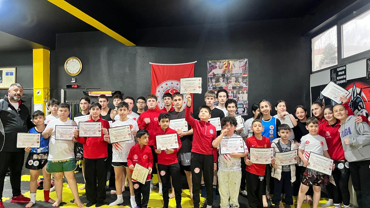 HENDEK ŞAMPİYONLAR FİGHT SPOR KULÜBÜNDE KHAN ( KUŞAK) TERFİLERİ YAPILDI
