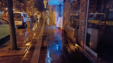 HENDEK’TE CADDELER KÖPÜKLE YIKANDI, BAYRAMA PIRIL PIRIL GİRİLİYOR