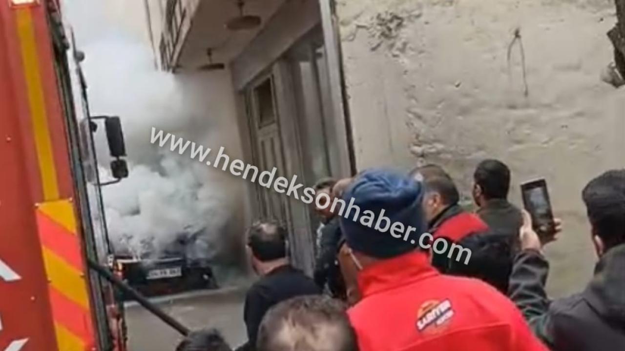 HENDEK'TE KORKUTAN ARAÇ YANGINI!