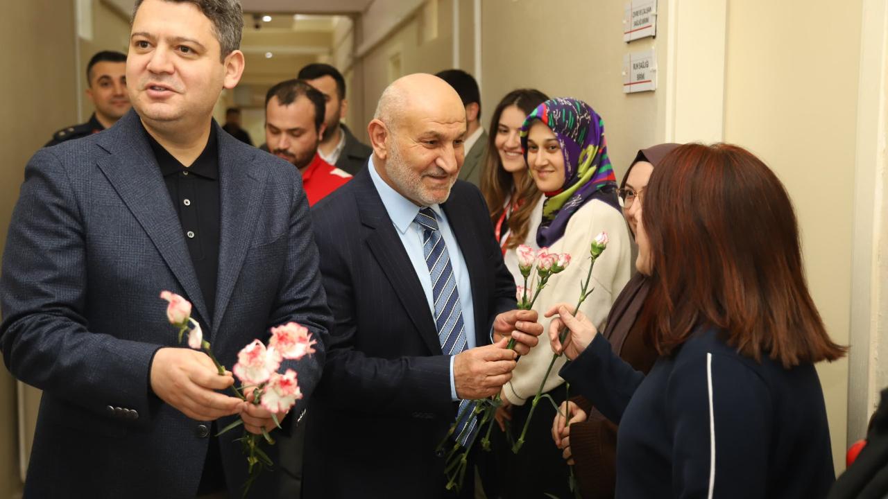 Hendek’te Sağlık Ordusuna Anlamlı Ziyaret