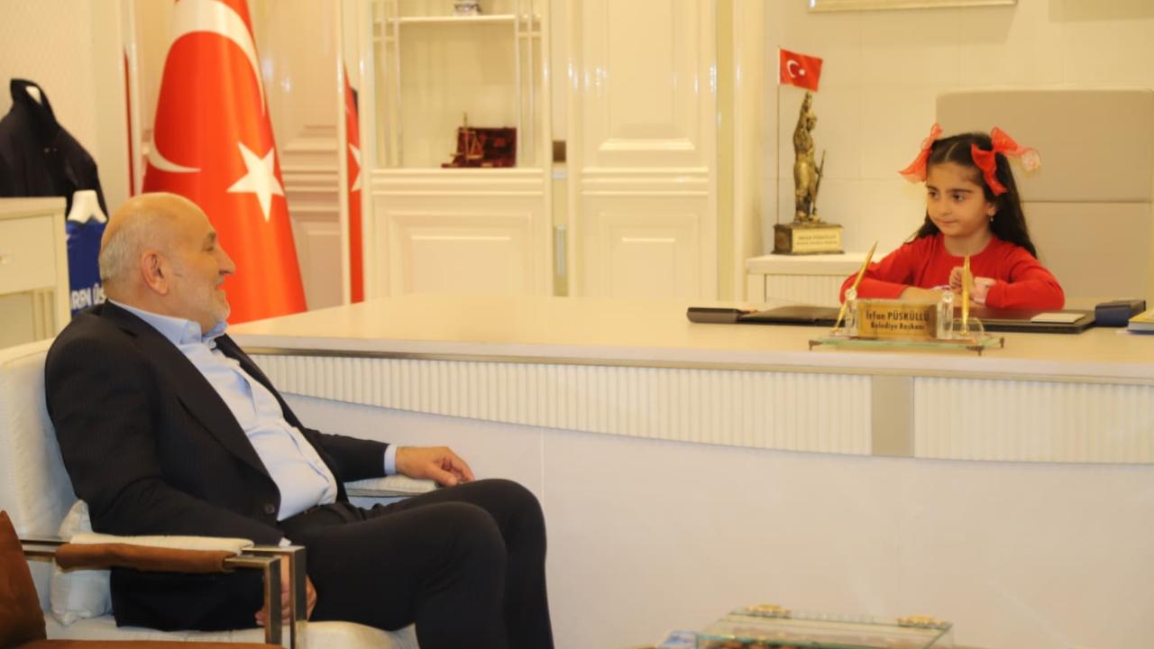 23 NİSAN’DA BAŞKANLIK KOLTUĞU MİNİK ÖĞRENCİLERE EMANET