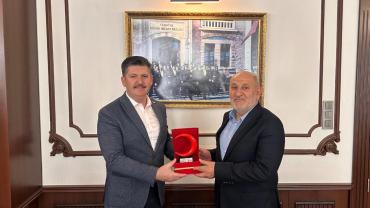 BAŞKAN PÜSKÜLLÜ’DEN KIZILAY’A ANLAMLI ZİYARET